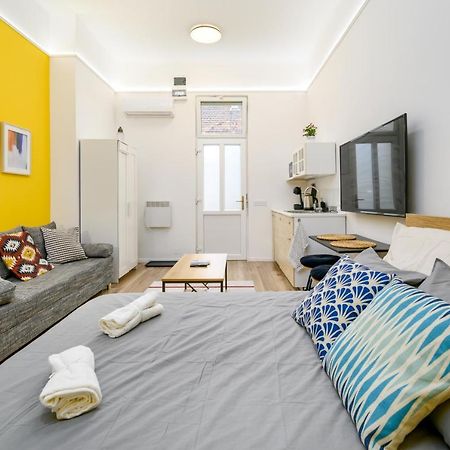 Stylish Yellow Suite In The Heart Of บูดาเปสต์ ภายนอก รูปภาพ