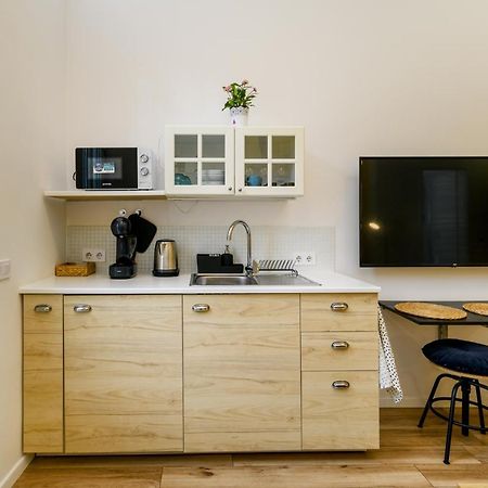 Stylish Yellow Suite In The Heart Of บูดาเปสต์ ภายนอก รูปภาพ