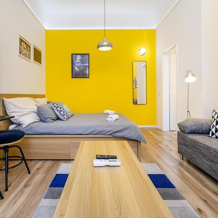 Stylish Yellow Suite In The Heart Of บูดาเปสต์ ภายนอก รูปภาพ