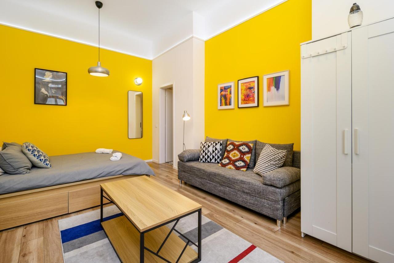 Stylish Yellow Suite In The Heart Of บูดาเปสต์ ภายนอก รูปภาพ