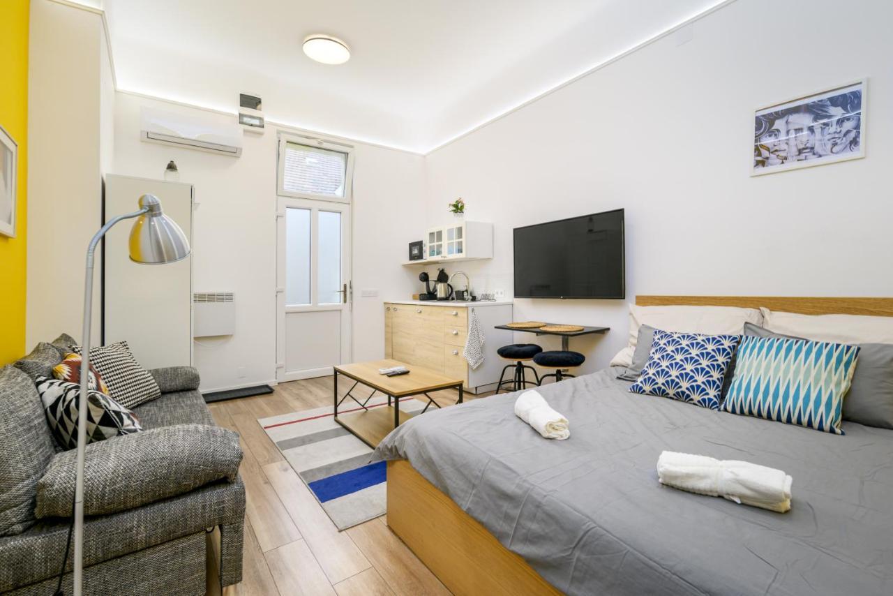 Stylish Yellow Suite In The Heart Of บูดาเปสต์ ภายนอก รูปภาพ