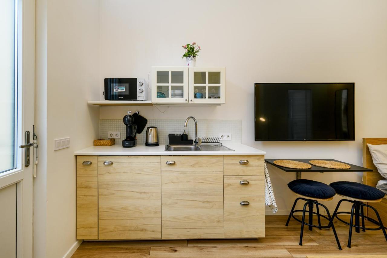 Stylish Yellow Suite In The Heart Of บูดาเปสต์ ภายนอก รูปภาพ