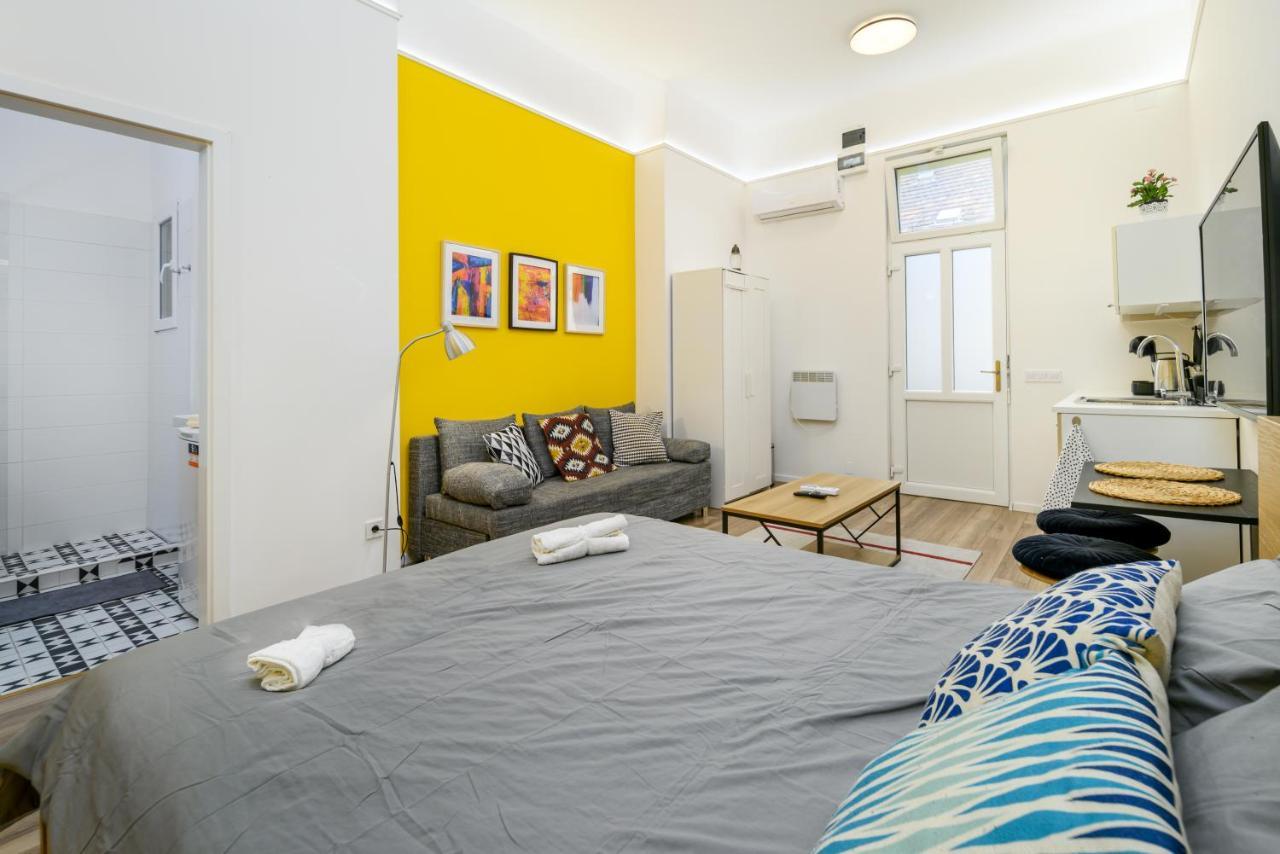 Stylish Yellow Suite In The Heart Of บูดาเปสต์ ภายนอก รูปภาพ
